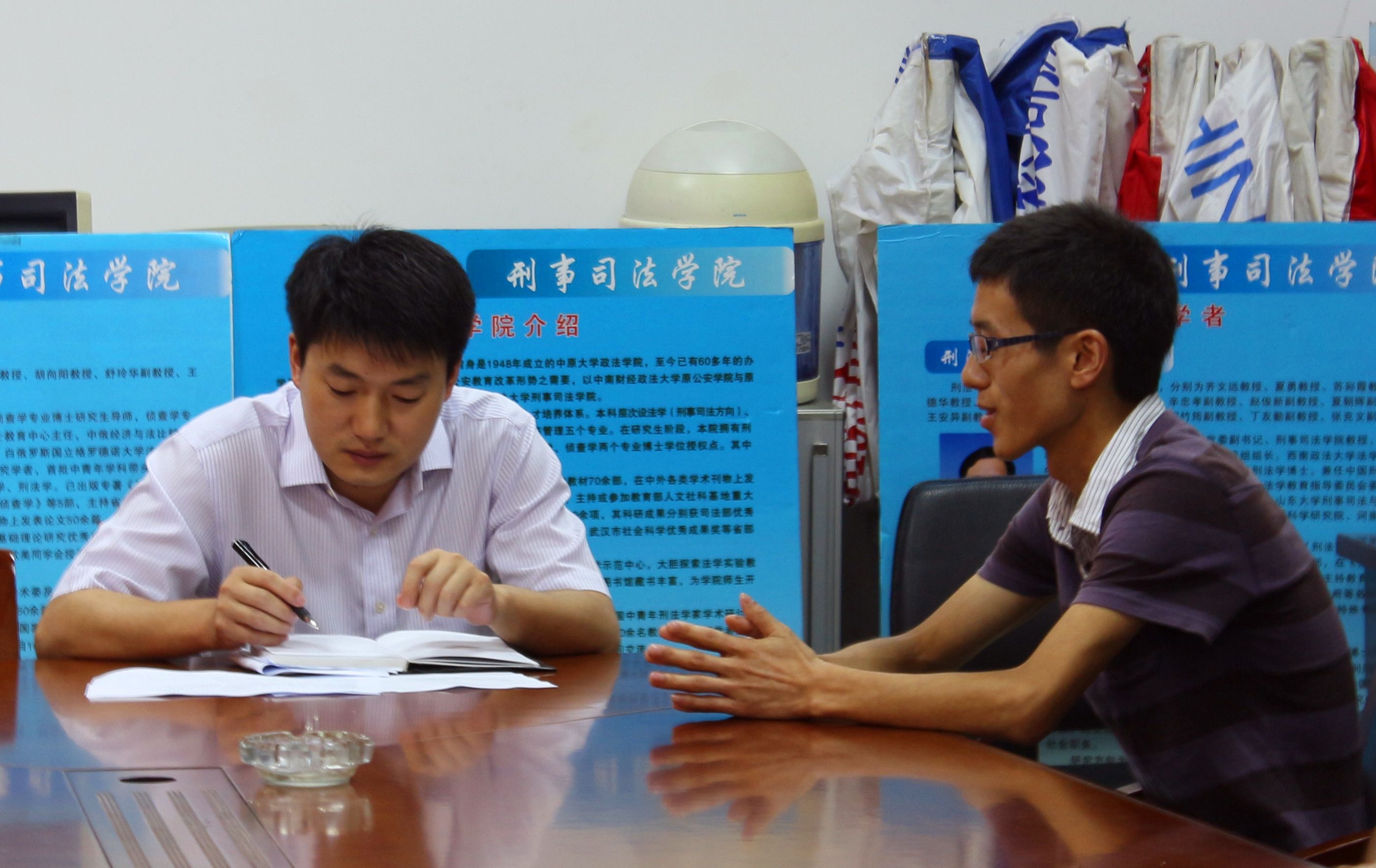 公司召开员工日常学习生活交流会