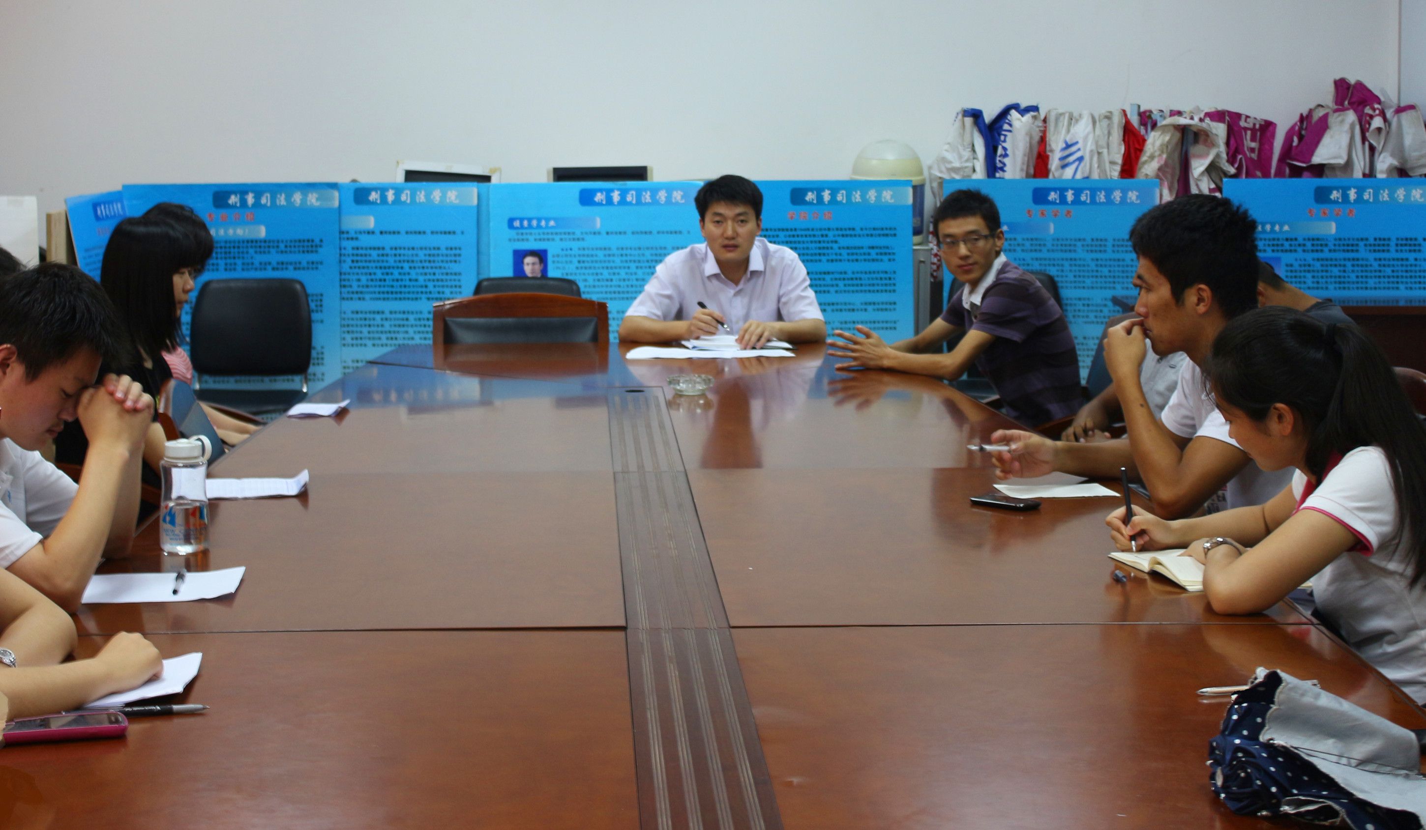 公司召开员工日常学习生活交流会