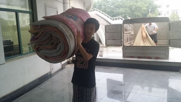 中南大后勤保障部、体育部、物业中心、欢迎来到公赌船jcjc555线路等相关单位联合安置受灾员工